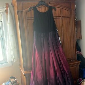 NWT SLNY gown with black top and irredescent bottom